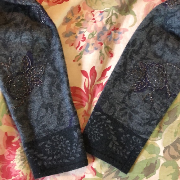 Vtg JONES NEW YORK Size Small P
100% Lana Merino Wool True Wrap Floral Metallic - Picture 15 of 17